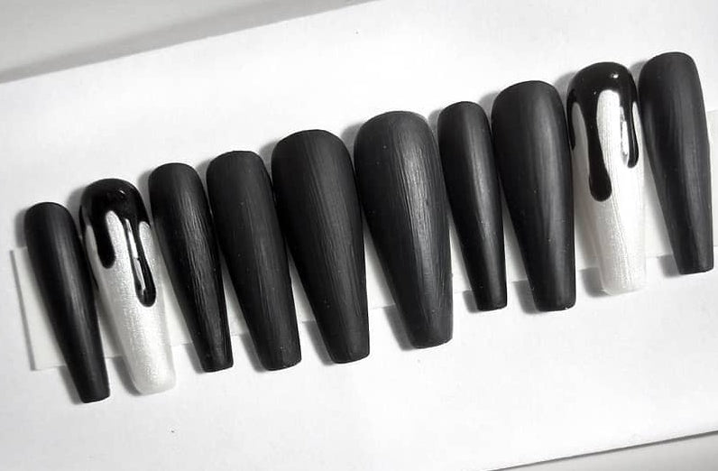 Silver N Black Matted Drip | Press on Nails