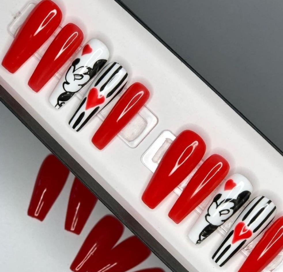 Mickey Kissed | Press on Nails